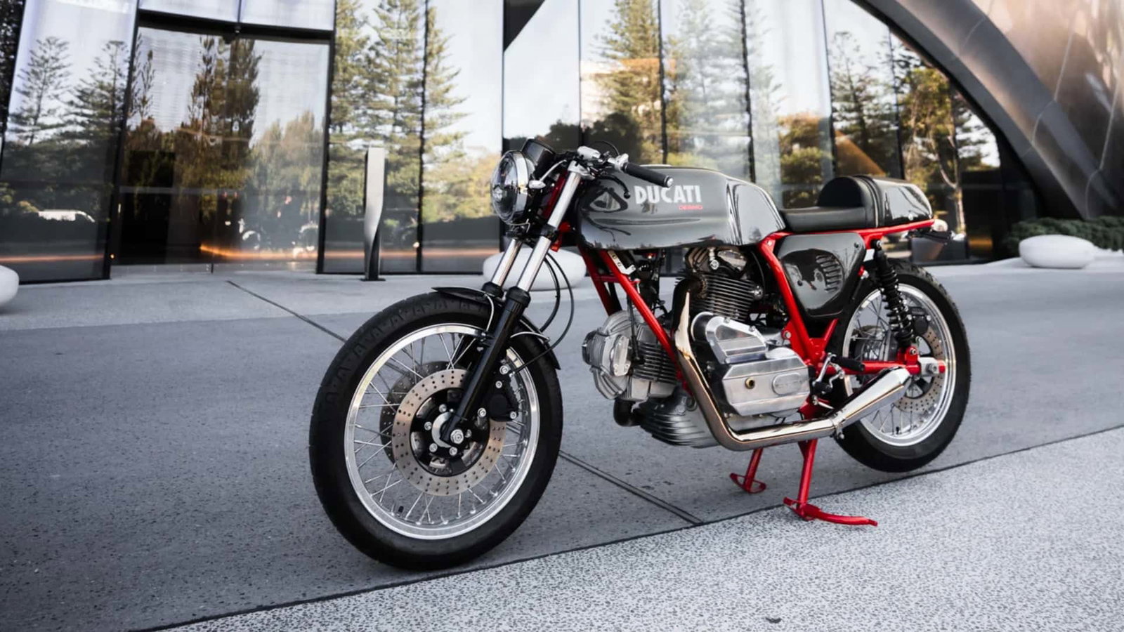 1984 Ducati 900SS Brought to Life With Custom Carbon Rebuild